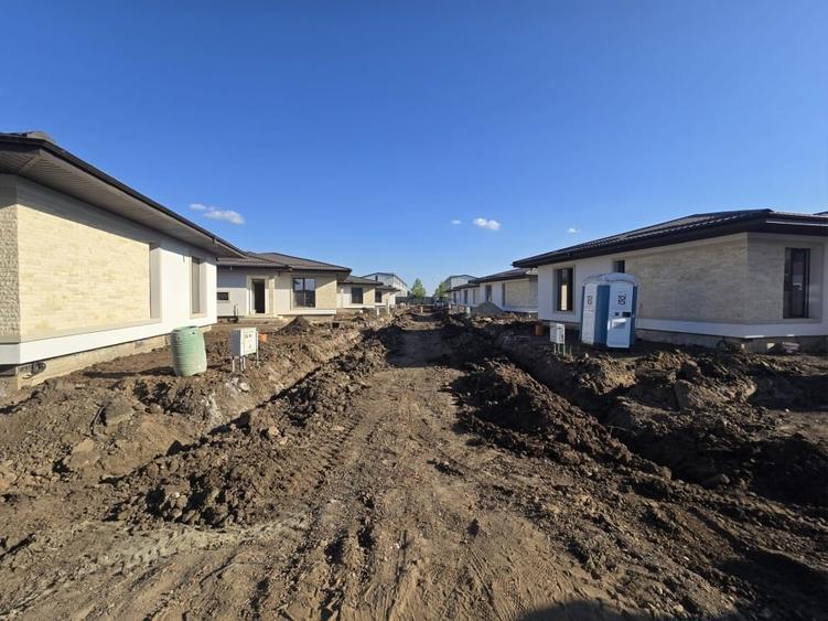 Casă individuală cu 4 camere cu Canalizare în Central