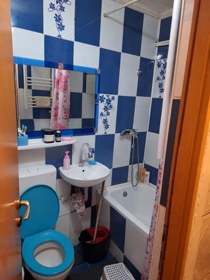 Apartament cu 3 camere decomandat în Vitan