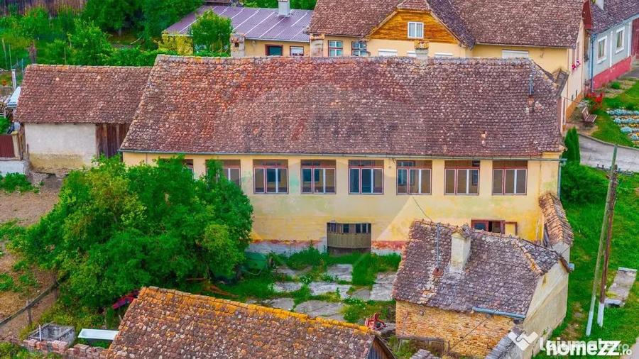 Casă cu 7 camere cu Teren 1044 Mp în Jibert