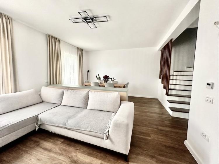 Duplex cu 4 camere cu Teren 250 Mp în Giroc