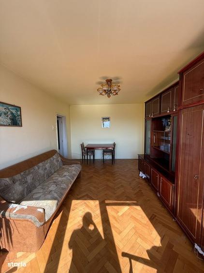 Apartament cu 3 camere decomandat în Girocului