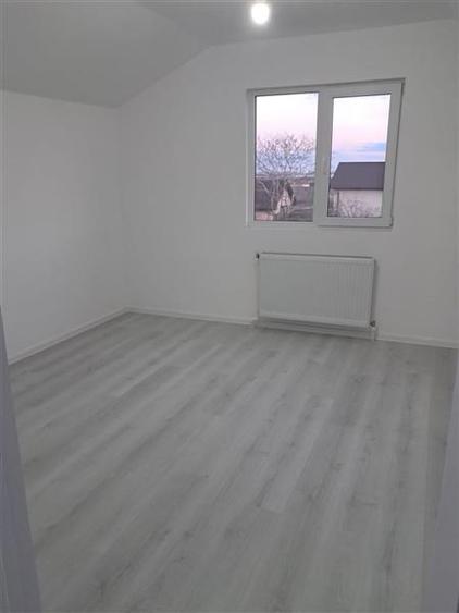 Casă individuală cu 5 camere cu Canalizare în Lumina