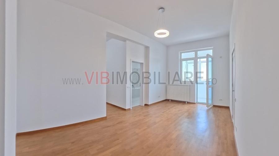 Apartament cu 5 camere decomandat în Tineretului