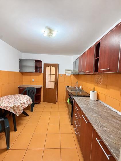 Apartament cu 4 camere decomandat în Decebal