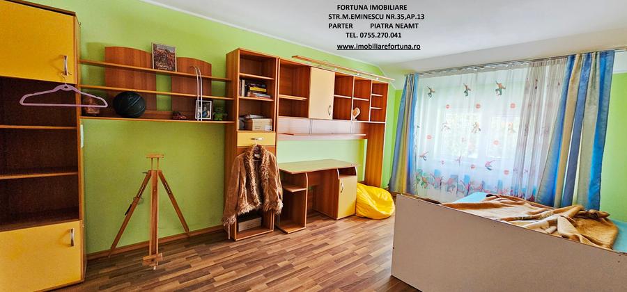 Casă cu 5 camere cu Garaj în 1 Mai