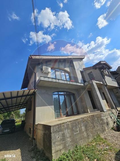 Casă cu 4 camere cu Teren 702 Mp în Nord