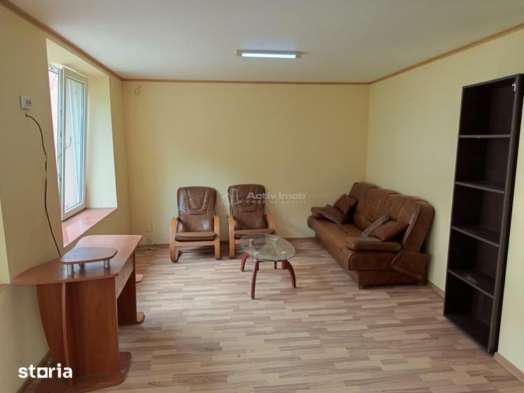 Casă cu 7 camere cu Teren 243 Mp în Central