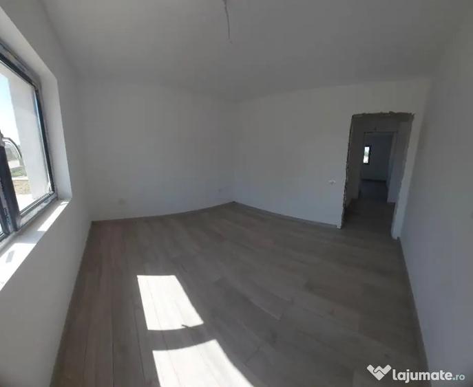 Casă cu 3 camere cu Teren 300 Mp în Central