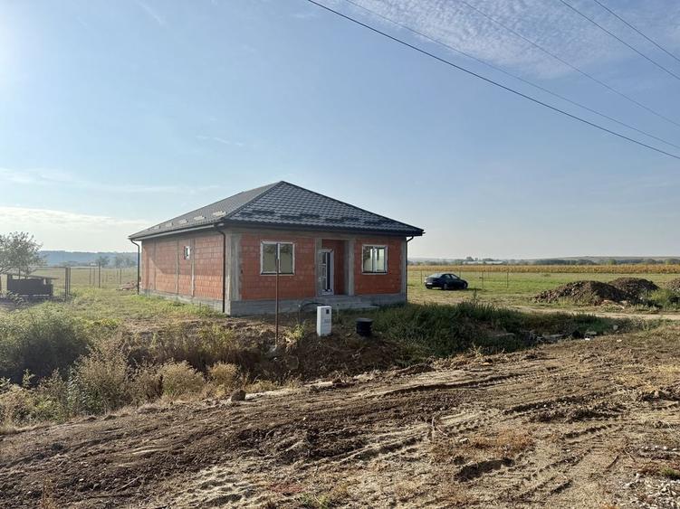 Casă cu 4 camere decomandat în Cionchești