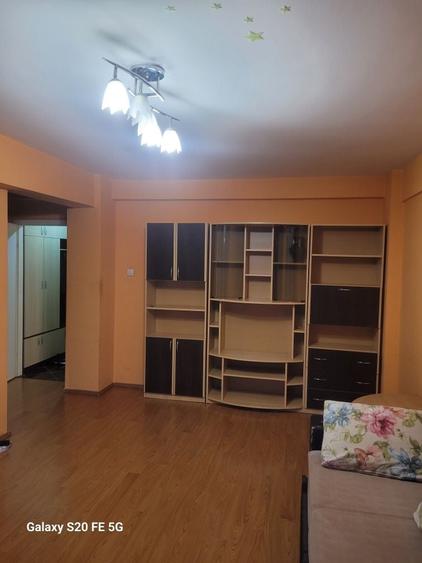 Garsonieră decomandată în Central