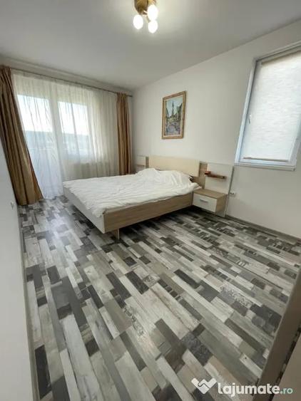Apartament cu 3 camere semidecomandat în Florești