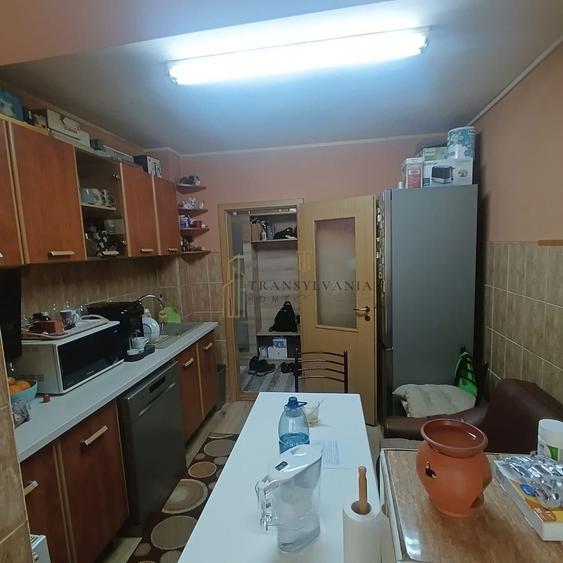 Apartament cu 2 camere decomandat, mobilat în Valea Aurie