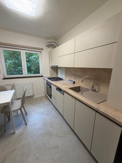 Apartament cu 2 camere semidecomandat în Lizeanu