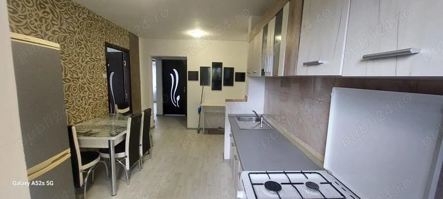 Apartament cu 3 camere decomandat în Craiter