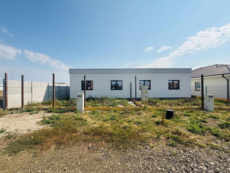 Duplex cu 4 camere cu Canalizare în Torontalului