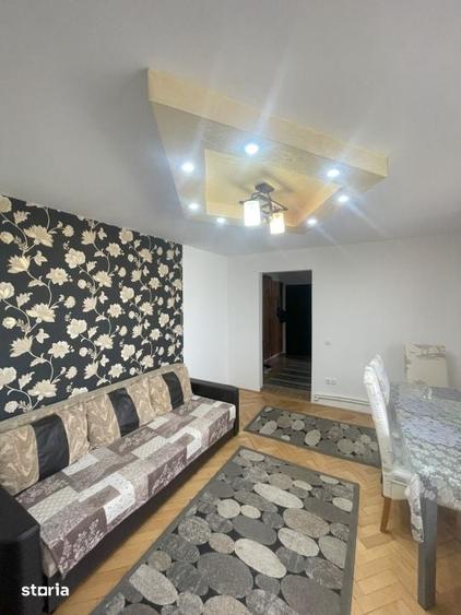 Apartament cu 3 camere semidecomandat în Săsar
