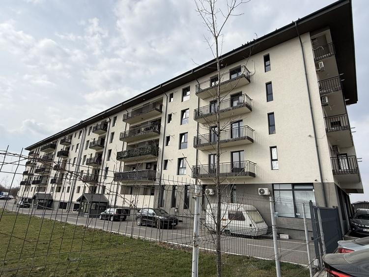 Apartament cu 3 camere semidecomandat, mobilat în Rahova