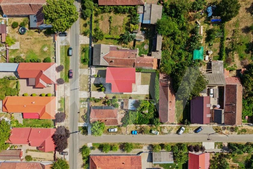 Casă individuală cu 5 camere cu Canalizare în Sântana