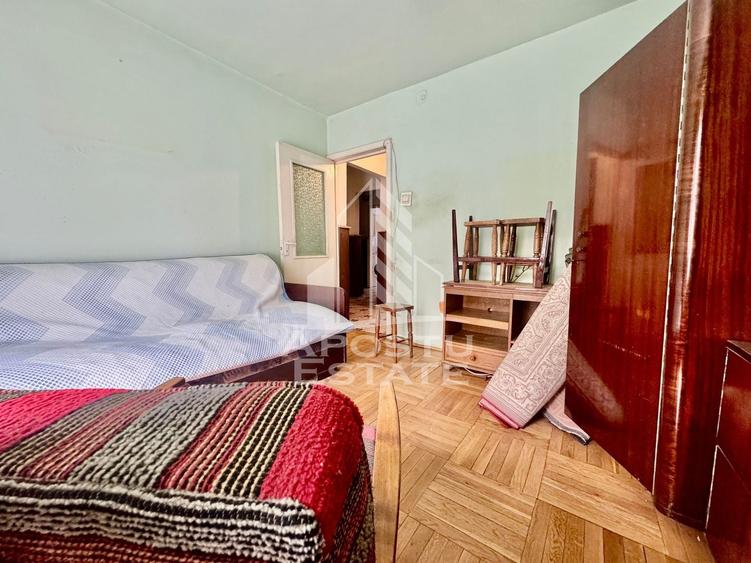 Apartament cu 4 camere decomandat, mobilat în Dâmbovița