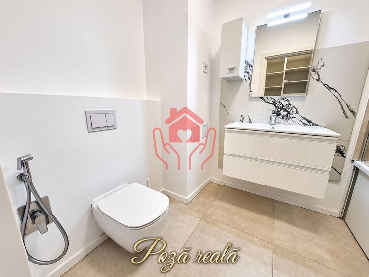 Apartament cu 4 camere semidecomandat, mobilat în Băneasa
