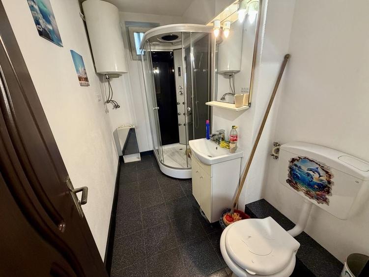 Apartament cu 3 camere semidecomandat în Central