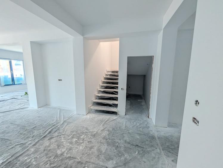 Casă individuală cu 5 camere cu Canalizare în Tunari