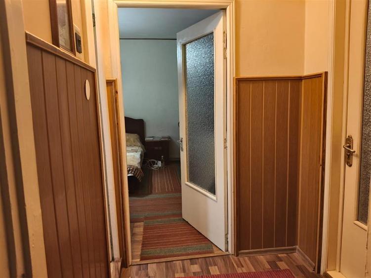 Apartament cu 4 camere decomandat în Buzaului