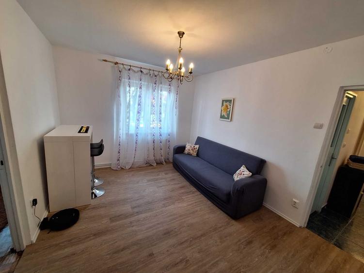 Apartament cu 3 camere semidecomandat în Central