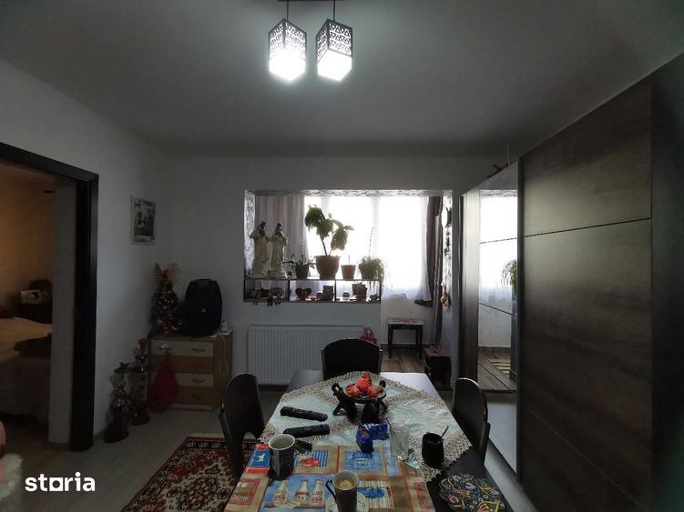 Apartament cu 3 camere semidecomandat în Tudorul Vechi