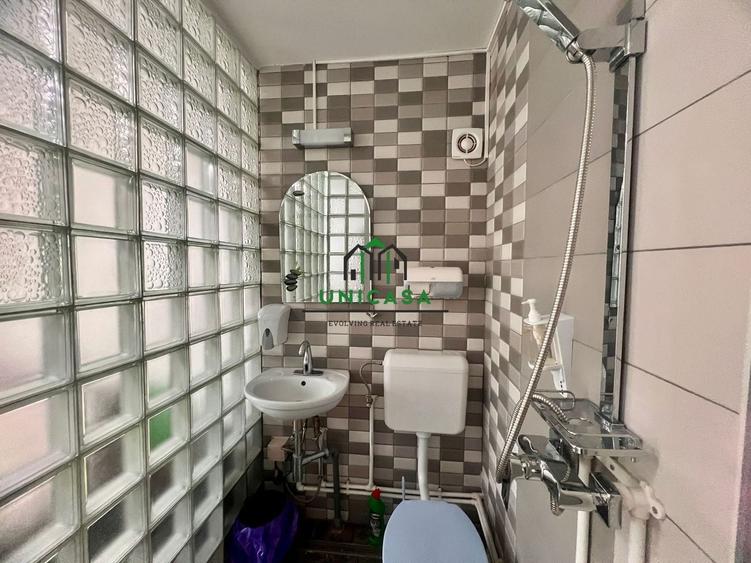 Casă individuală cu 6 camere cu Canalizare în Central