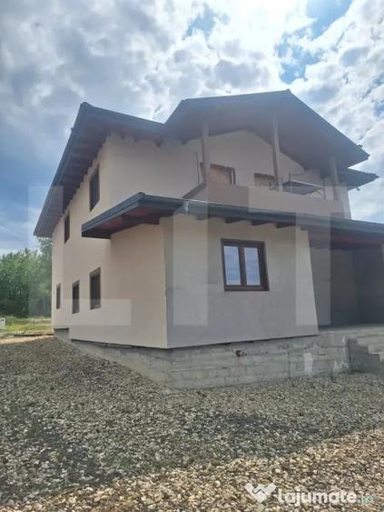 Casă cu 7 camere cu Teren 1000 Mp în Central
