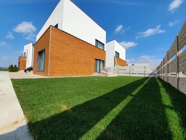 Casă cu 4 camere cu Teren 330 Mp în Tunari