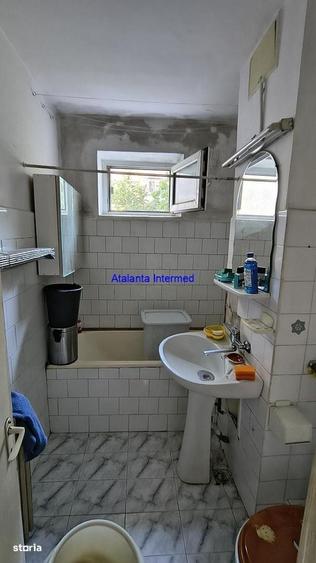 Apartament cu 3 camere decomandat în CET