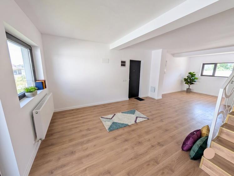 Casă individuală cu 4 camere cu Teren 100 Mp în Tunari