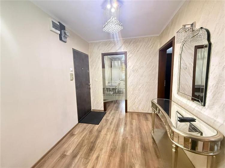 Apartament cu 3 camere decomandat, mobilat în Calea Dumbrăvii