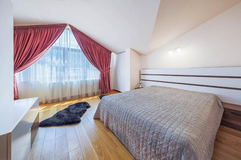 Casă cu 6 camere cu Teren 461 Mp în Central