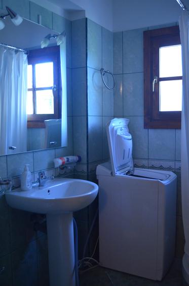 Apartament cu 4 camere decomandat, mobilat în Cioplea