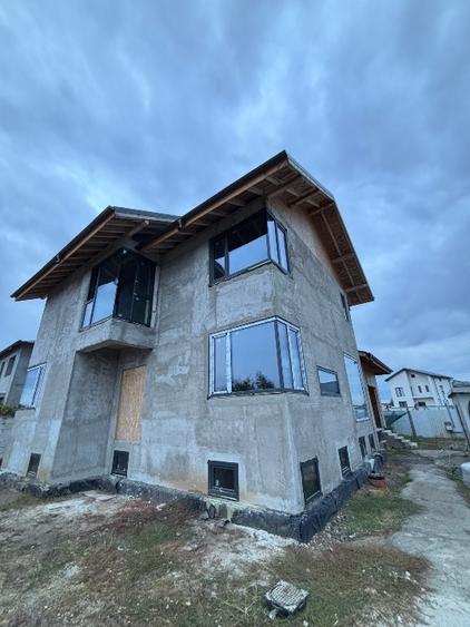Casă individuală cu 5 camere cu Teren 600 Mp în Ștefăneștii de Sus