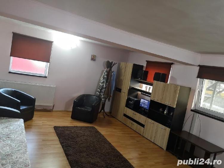 Casă cu 10 camere cu Teren 1500 Mp în Săcueni