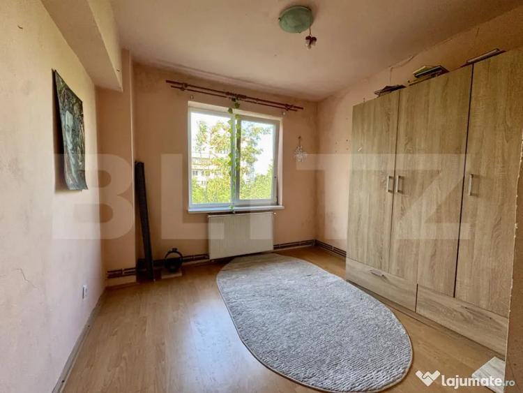 Apartament cu 4 camere decomandat în Tudor