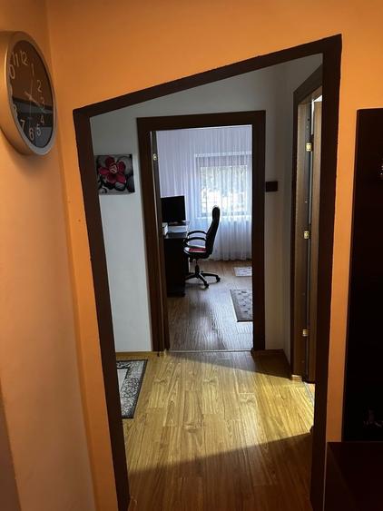 Apartament cu 3 camere decomandat în Exterior Vest