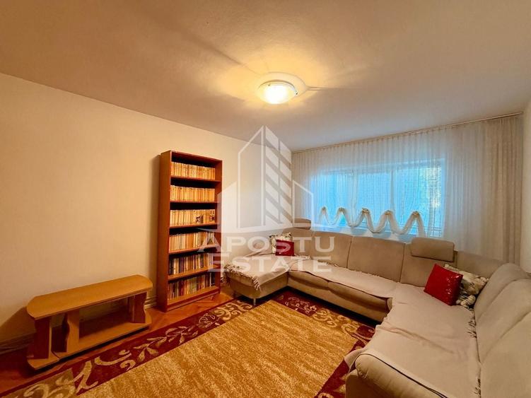 Apartament cu 3 camere decomandat, mobilat în Aradului