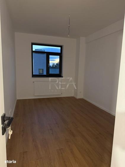 Apartament cu 4 camere semidecomandat în Sisești