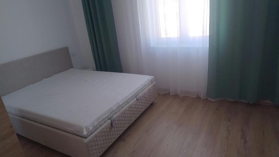 Apartament cu 2 camere decomandat în Tractorul