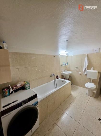 Apartament cu 3 camere semidecomandat, mobilat în P-ța Maria