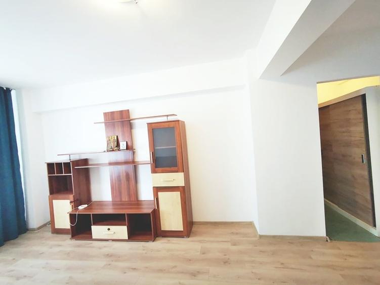 Apartament cu 2 camere decomandat în P-ța Unirii