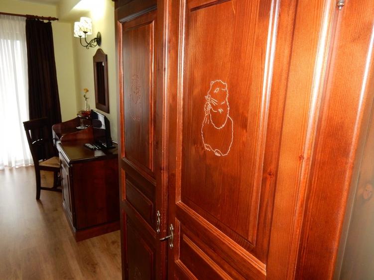 Casă individuală cu 12 camere cu Teren 2250 Mp în Bran