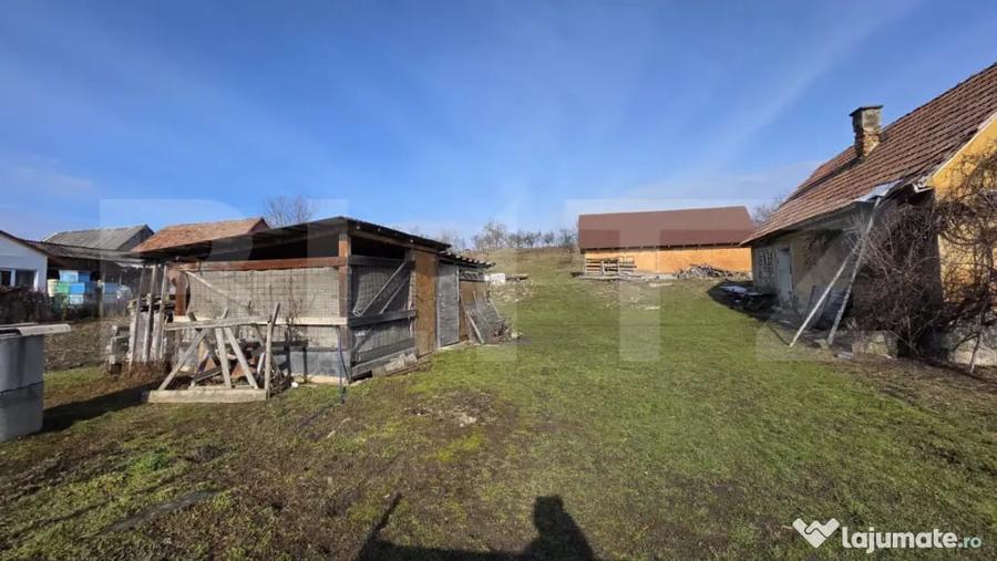 Casă cu 2 camere cu Teren 3800 Mp în Central