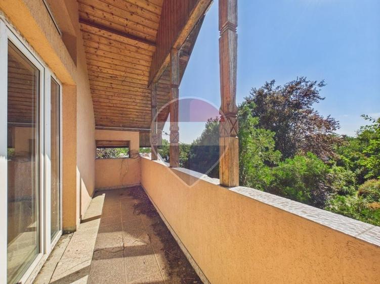 Casă individuală cu 6 camere cu Teren 2800 Mp în Butimanu