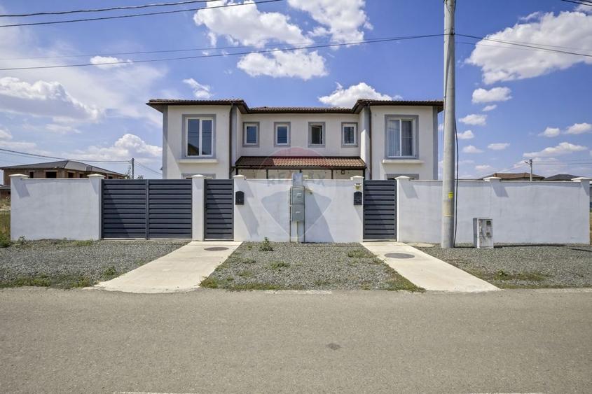 Duplex cu 8 camere cu Teren 491 Mp în Vladimirescu